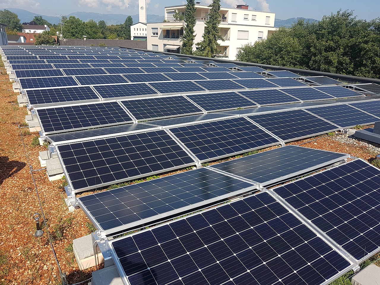 Solar photovoltaic panel installation